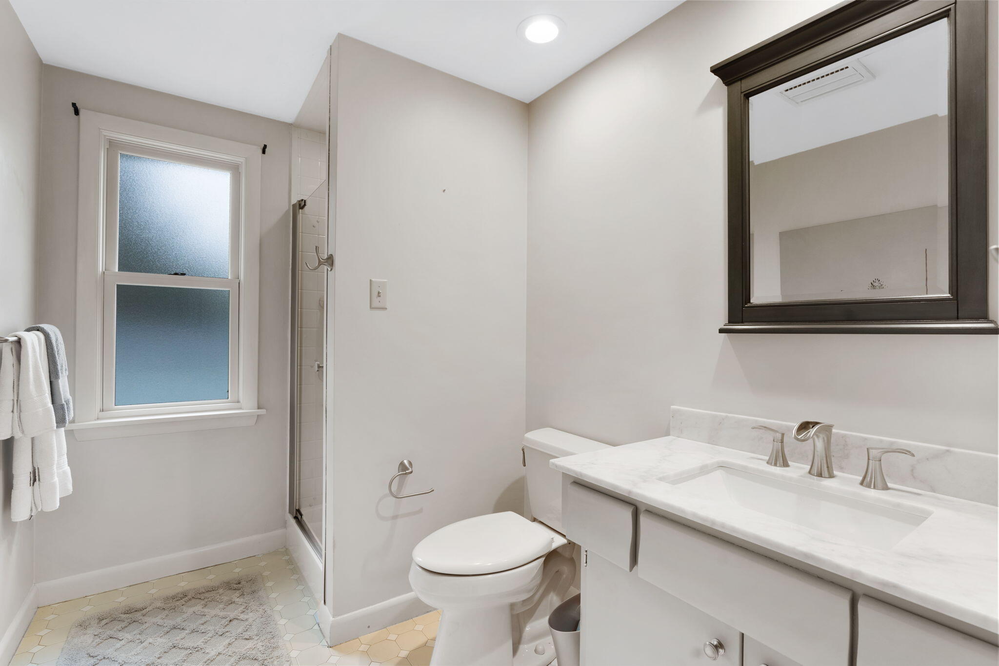 8 Longmeadow Road Cumberland Foreside, ME 04110 - Photo 24 of 36 1st Floor Bath
