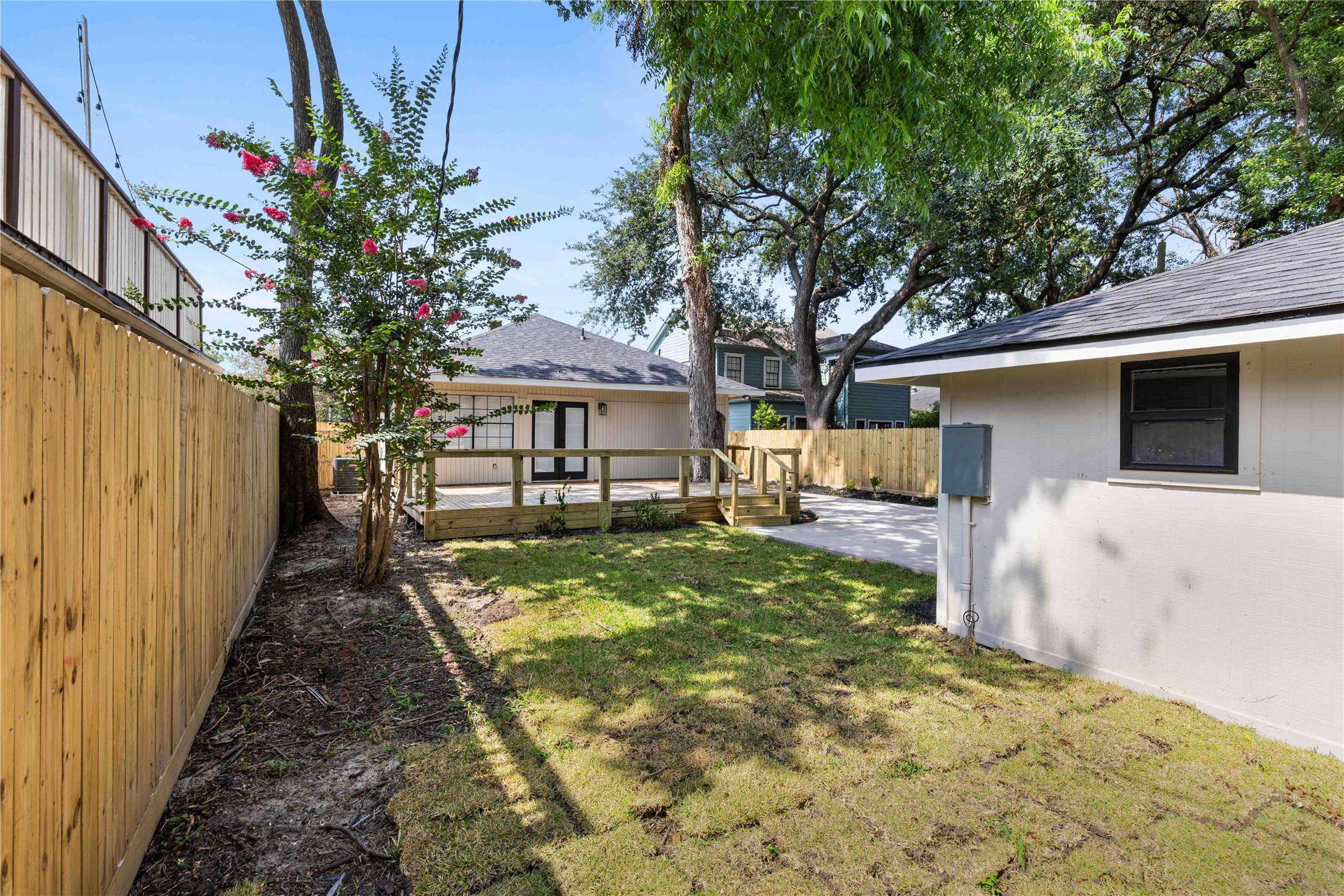 908 Key Street Houston, TX 77009 - Photo 25 of 29 Lots of grass space in this larger lot.