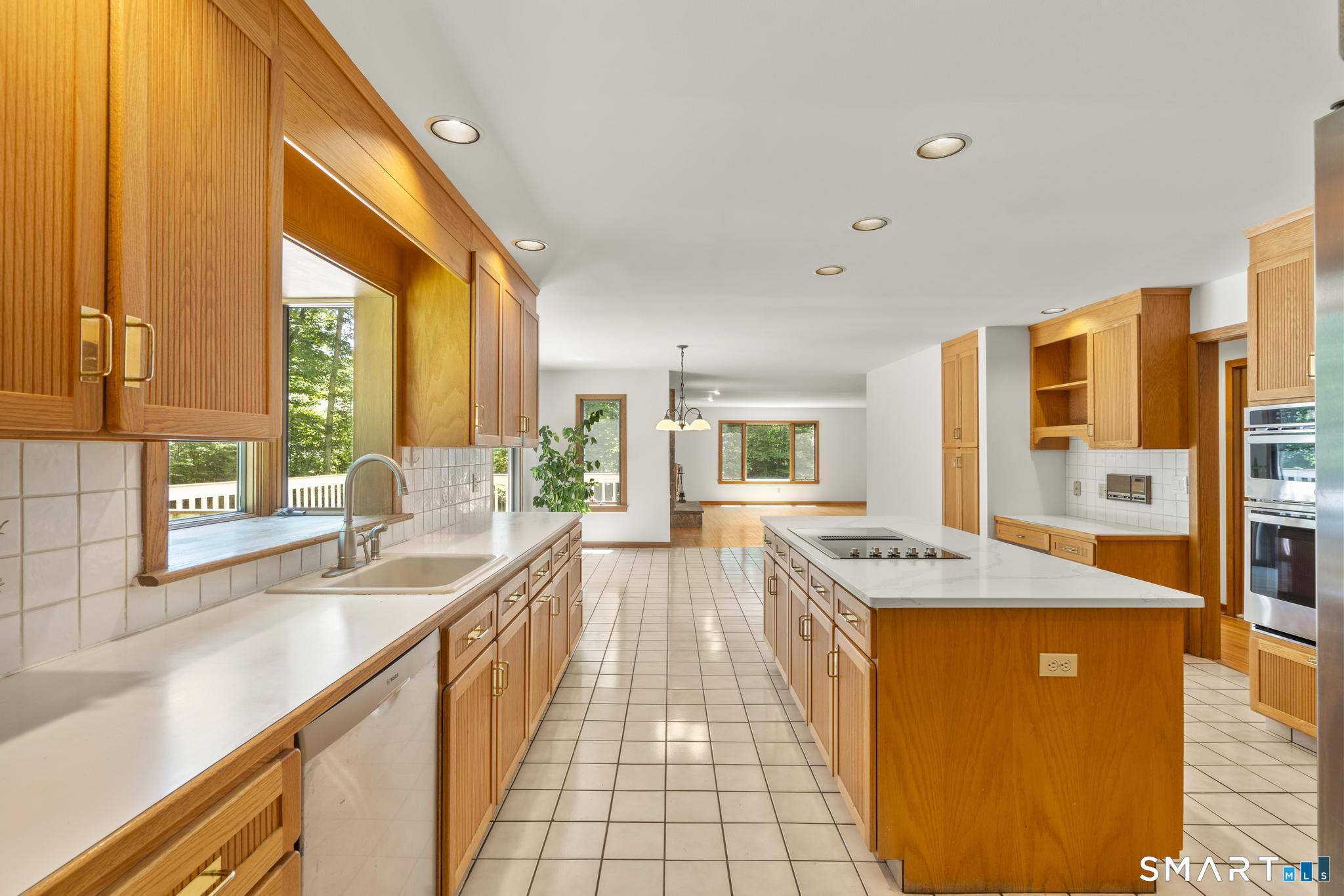 732 Den Road Stamford, CT 06903 - Photo 12 of 39