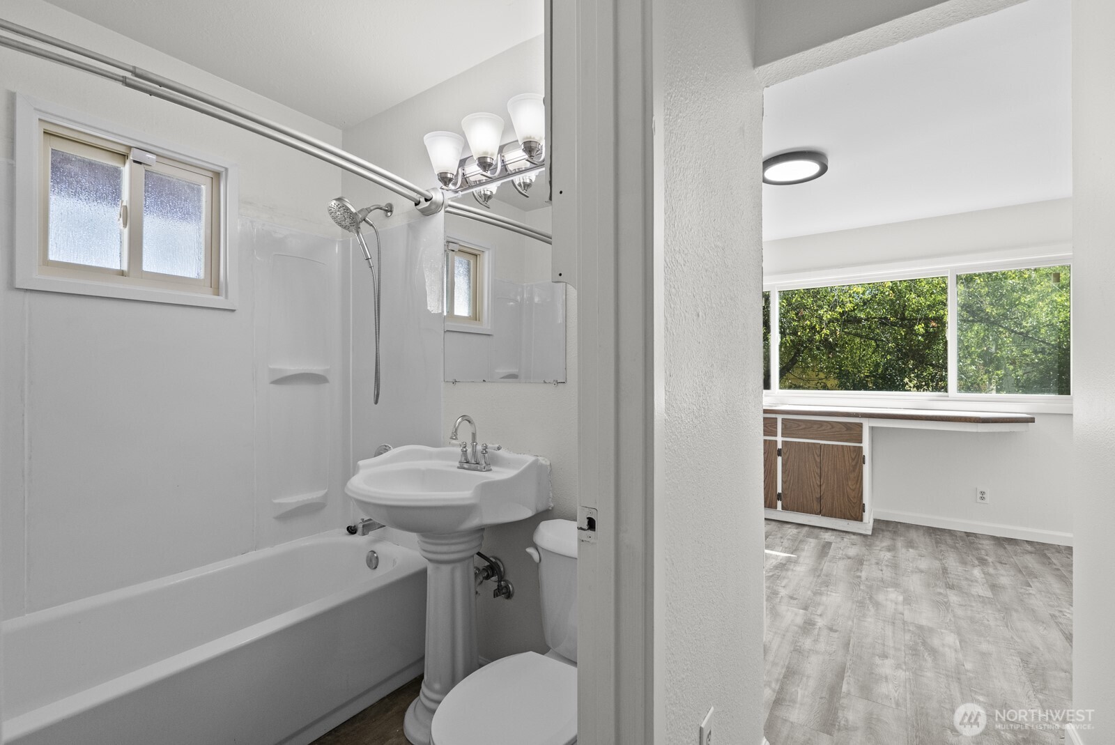 9701 Hipkins Road Southwest Lakewood, WA 98498 - Photo 11 of 19 Gallery Image 11