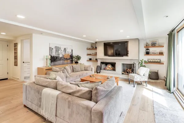$675,000 | 505 South Elm Street, Palatine, IL 60067