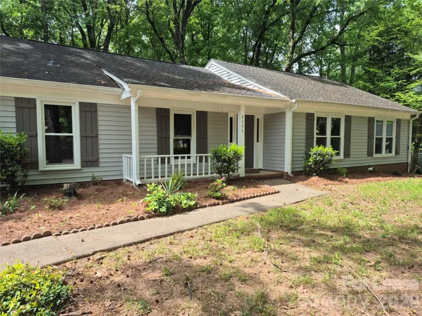 $2,650 | 8246 Arrowsmith Lane, Charlotte, NC 28270