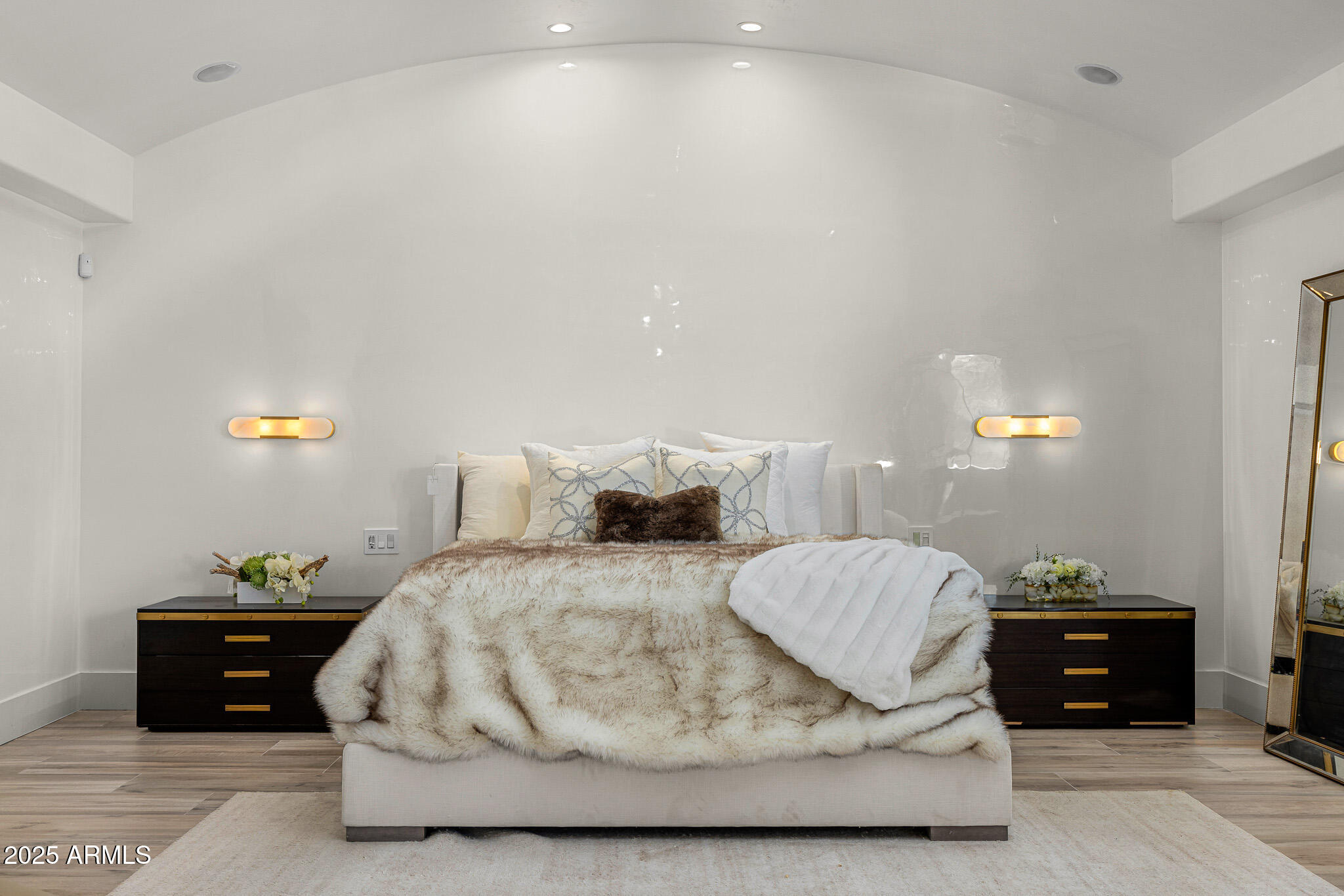 6809 East Doubletree Ranch Road Paradise Valley, AZ 85253 - Photo 33 of 74 38primary bedroom