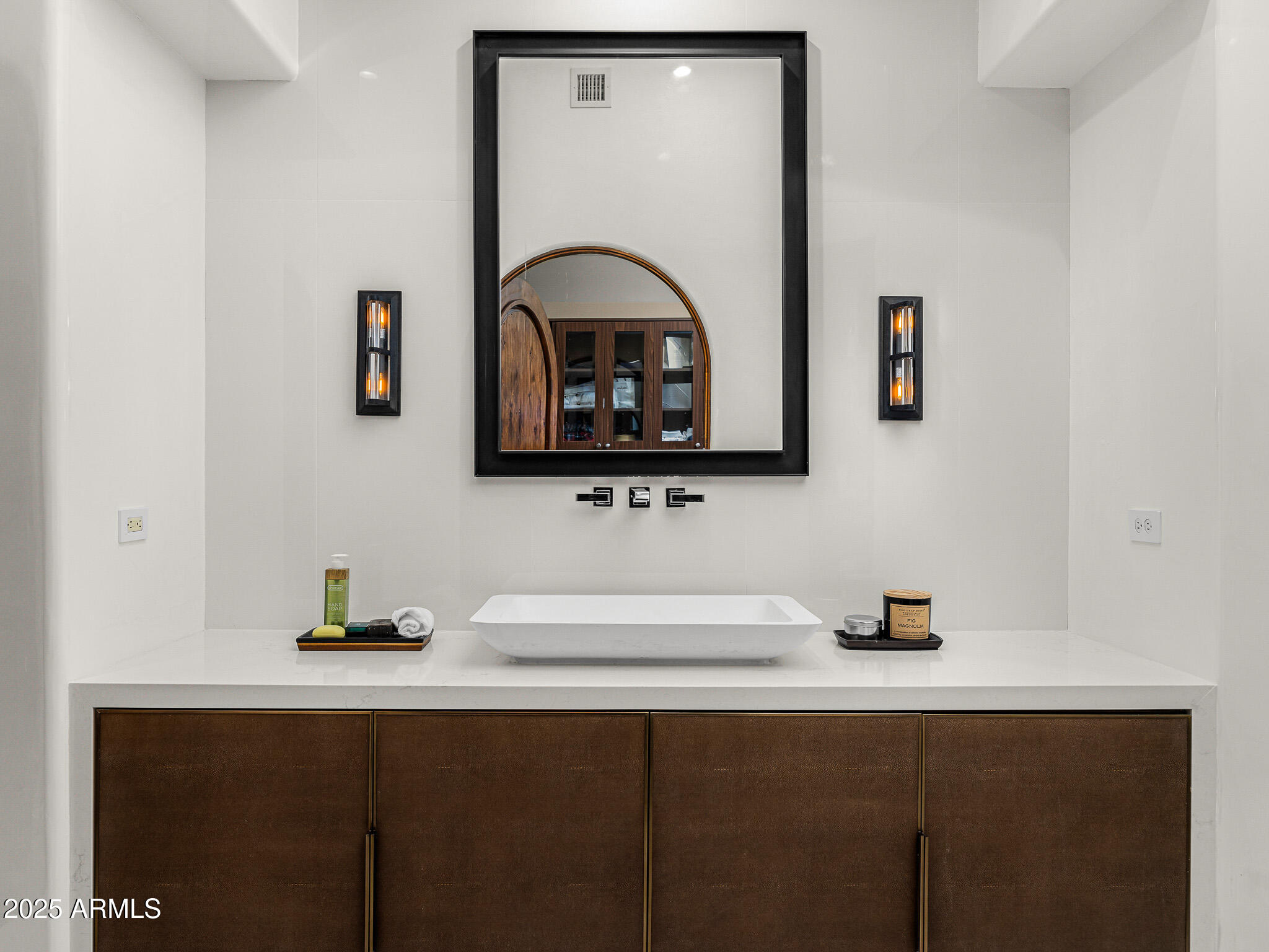 6809 East Doubletree Ranch Road Paradise Valley, AZ 85253 - Photo 41 of 74 46primary bathroom_his