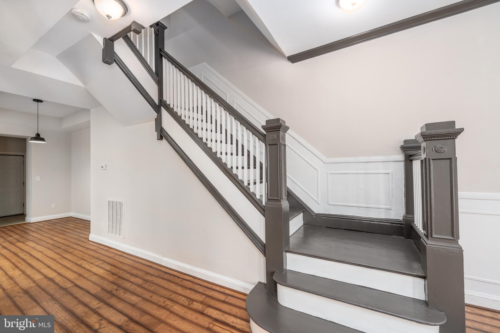 3506 Reisterstown Road Baltimore, MD 21215 - Photo 6 of 32 a view of entryway