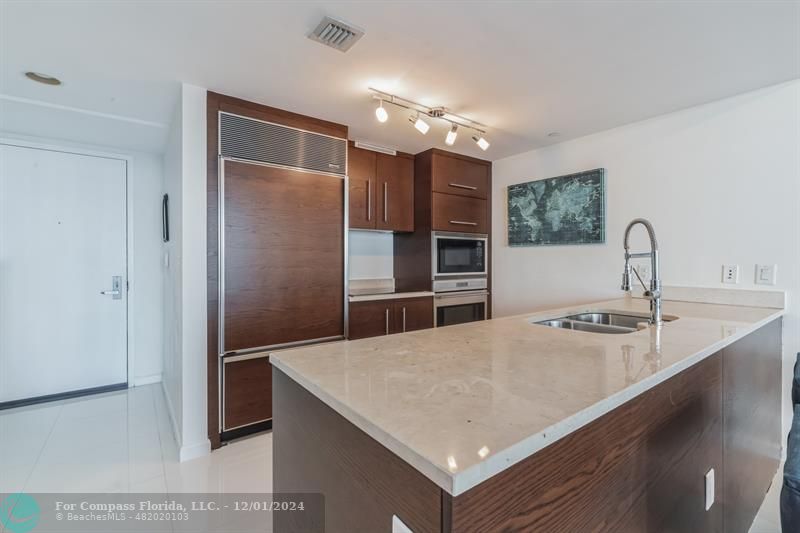 475 Brickell Avenue, Unit 512 Miami, FL 33131 - Photo 11 of 36