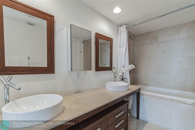 475 Brickell Avenue, Unit 512 Miami, FL 33131 - Photo 15 of 36