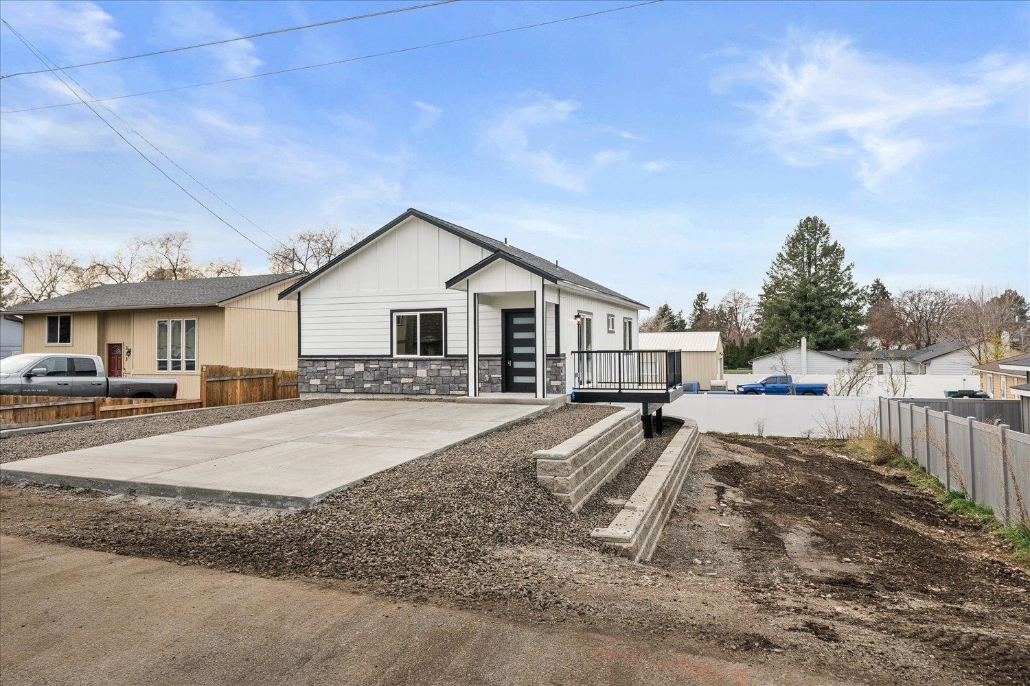 327 North Bannen Road Spokane Valley, WA 99216 - Photo 5 of 36 Gallery Image 5