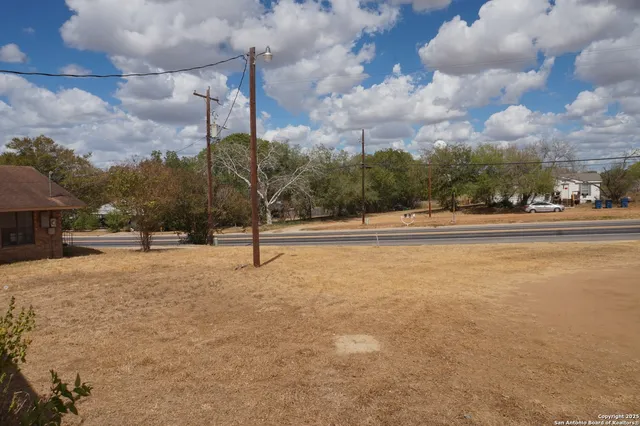 $209,000 | 1905 3rd Street, Floresville, TX 78114