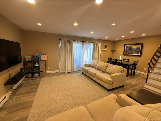 $309,900 | 1604 Chelsea Cove South, Hopewell Junction, NY 12533