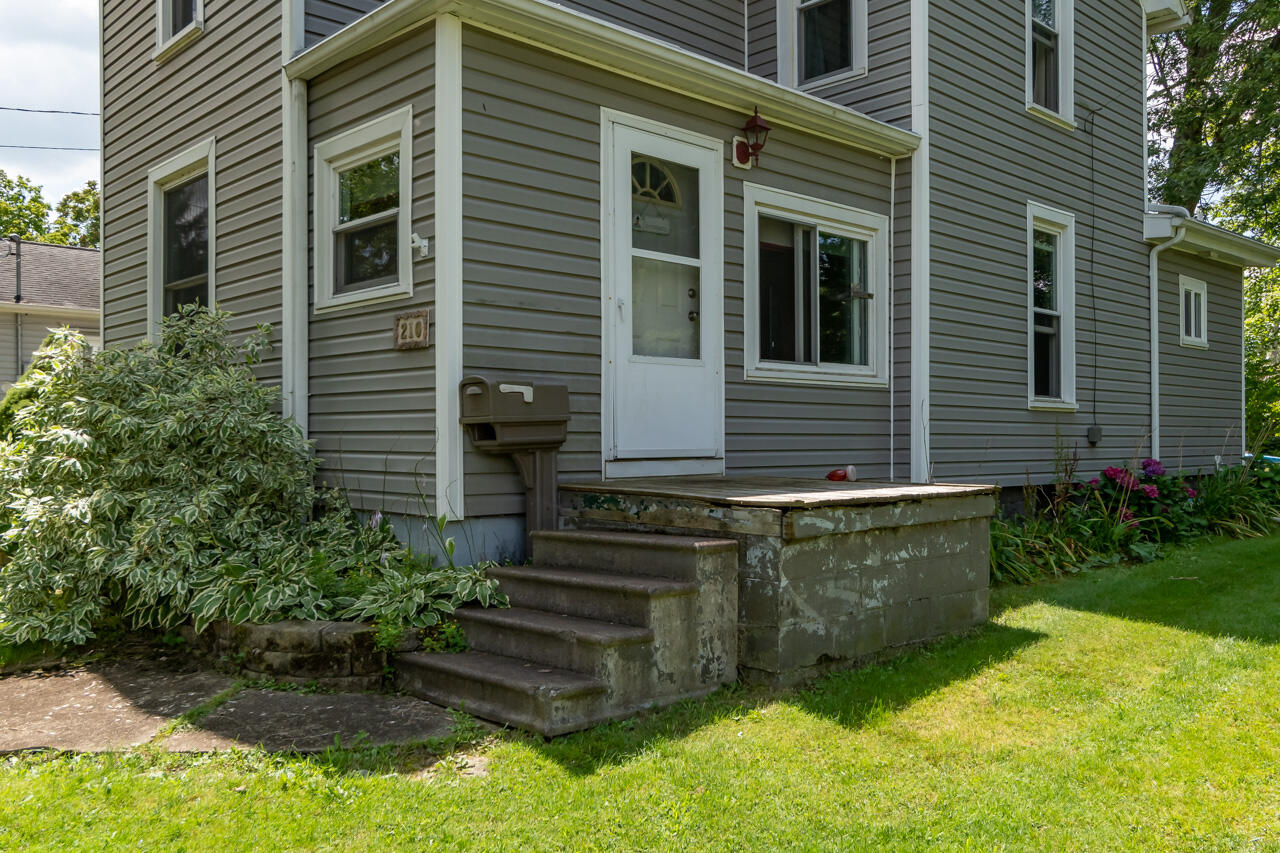 210 North Hooker Avenue Three Rivers, MI 49093 - Photo 16 of 22 210 N Hooker-21