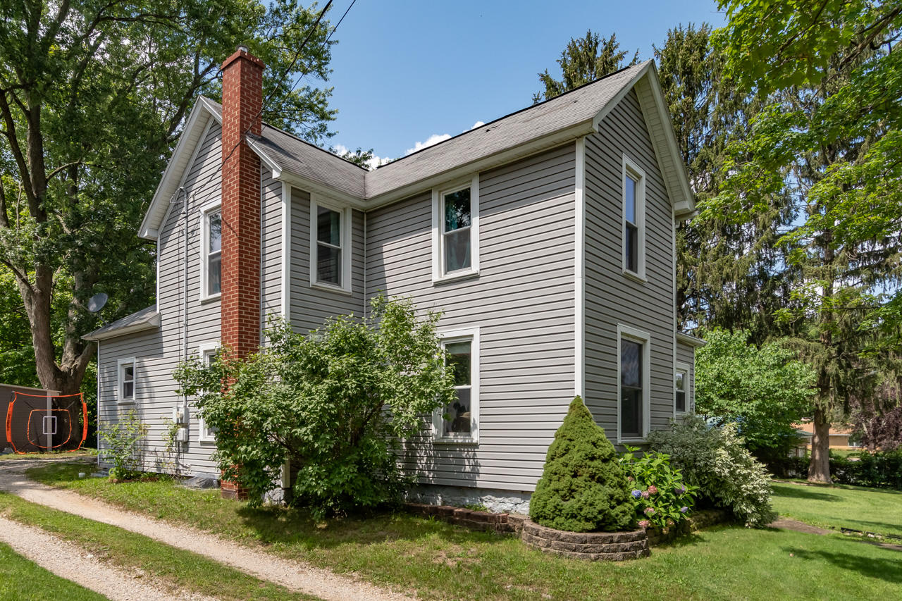 210 North Hooker Avenue Three Rivers, MI 49093 - Photo 3 of 22 210 N Hooker-18