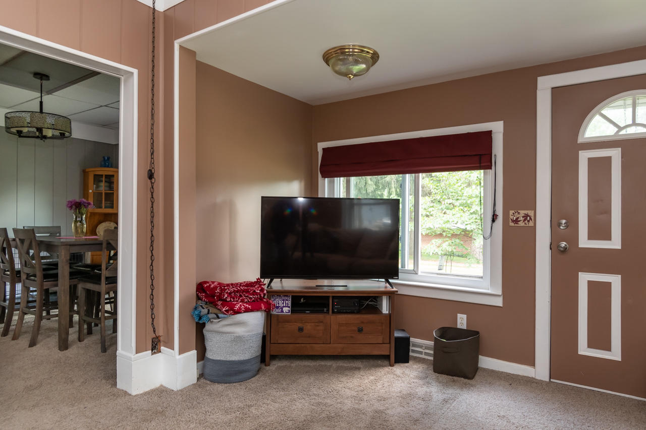 210 North Hooker Avenue Three Rivers, MI 49093 - Photo 5 of 22 210 N Hooker-2