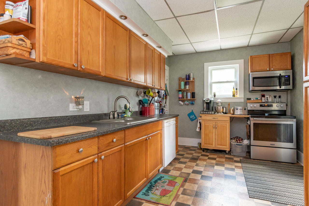210 North Hooker Avenue Three Rivers, MI 49093 - Photo 8 of 22 210 N Hooker-5