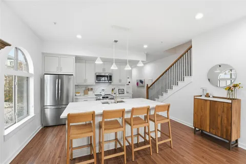 $299,000 | 806 Jackson Hill Street, Unit 201, Houston, TX 77007