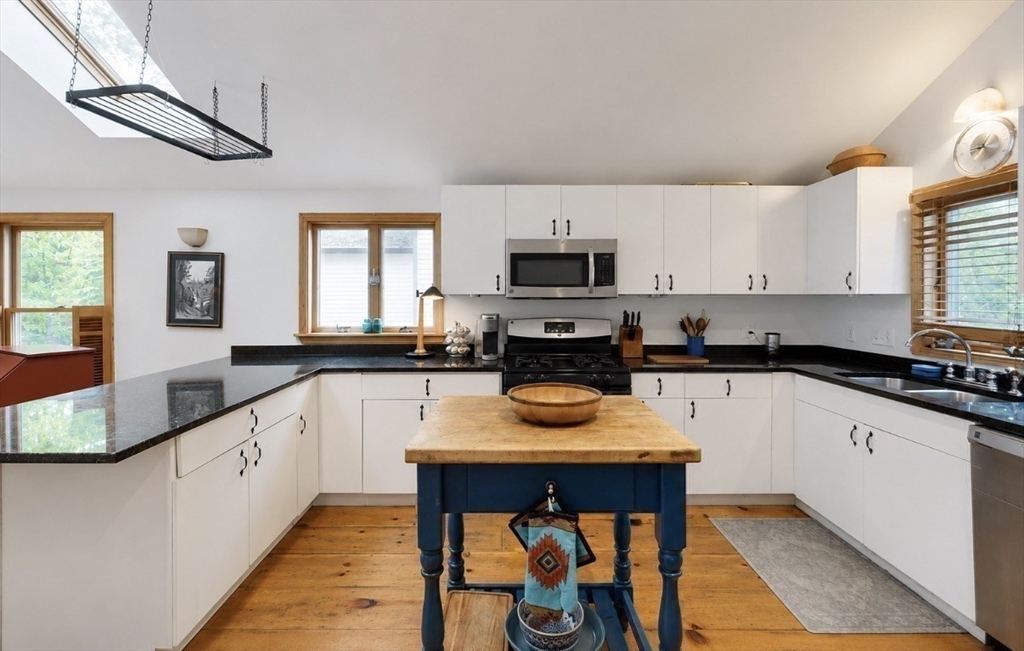 42 Water Street Northampton, MA 01053 - Photo 11 of 35