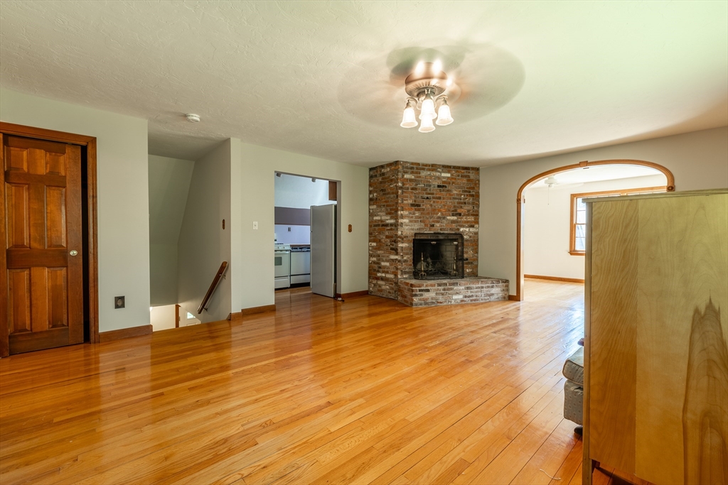 322 Spring Street Shrewsbury, MA 01545 - Photo 14 of 26