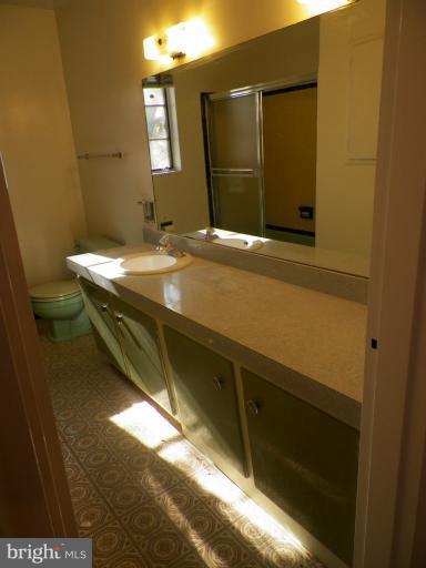 9506 Adelphi Road Silver Spring, MD 20903 - Photo 23 of 30 Bath