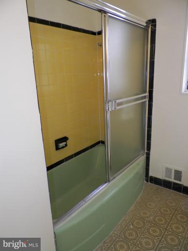 9506 Adelphi Road Silver Spring, MD 20903 - Photo 26 of 30 Bath