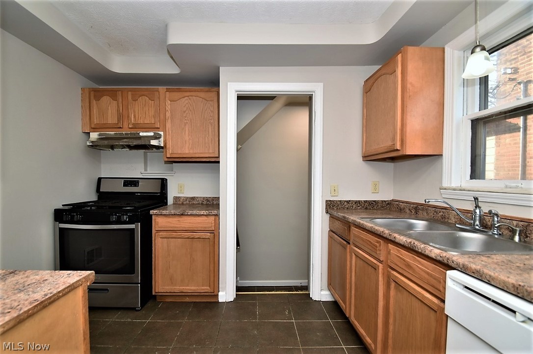 3814 Bainbridge Road Cleveland Heights, OH 44118 - Photo 11 of 35