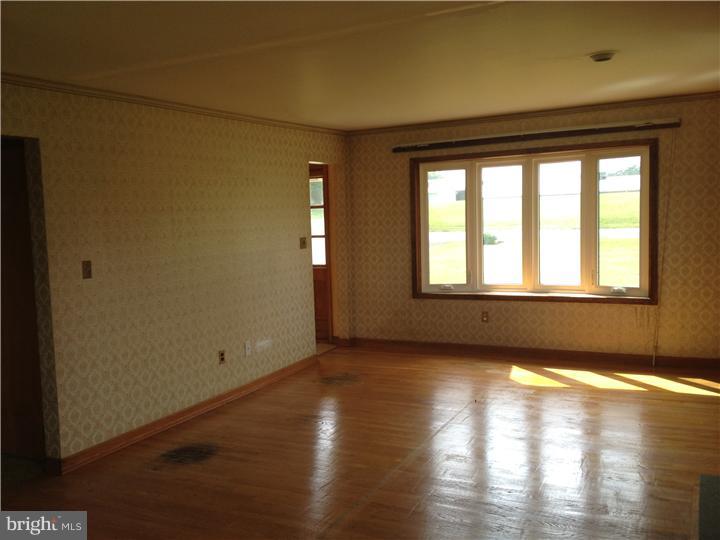 2540 Mill Road Quakertown, PA 18951 - Photo 9 of 23 Family Room