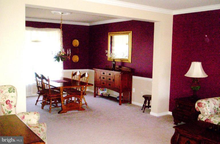9002 Roaring Spring Loop Bristow, VA 20136 - Photo 2 of 23 Dining Room