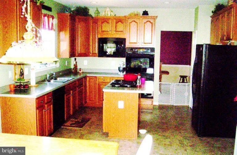 9002 Roaring Spring Loop Bristow, VA 20136 - Photo 6 of 23 Kitchen
