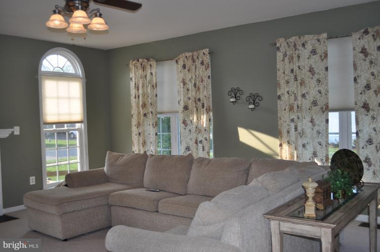 9002 Roaring Spring Loop Bristow, VA 20136 - Photo 8 of 23 Family Room
