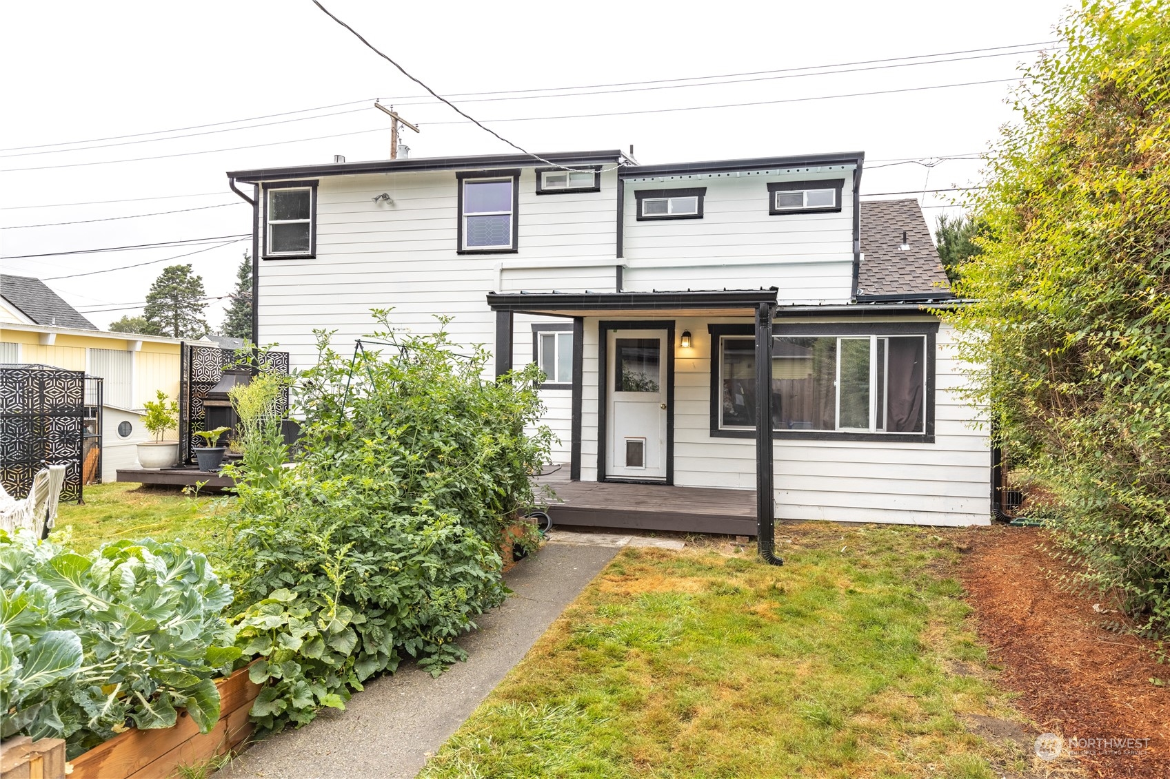 720 Greenleaf Avenue Burlington, WA 98233 - Photo 28 of 31 a front view of a house with garden