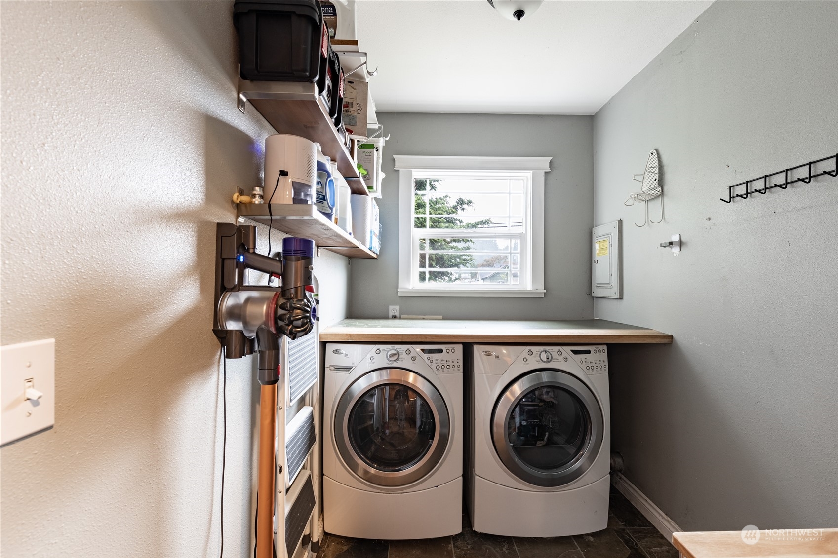 720 Greenleaf Avenue Burlington, WA 98233 - Photo 8 of 31 a utility room with dryer and washer