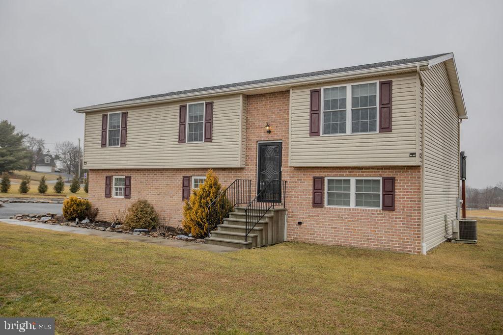 4482 Fort McCord Road Chambersburg, PA 17202 - Photo 2 of 47 a front view of a house with garden