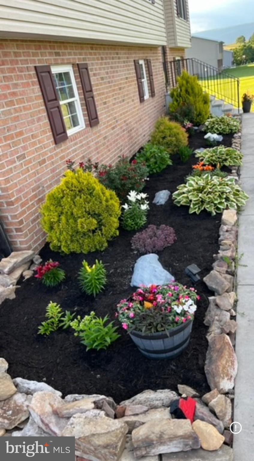 4482 Fort McCord Road Chambersburg, PA 17202 - Photo 5 of 47 a view of a flowers in front of a house
