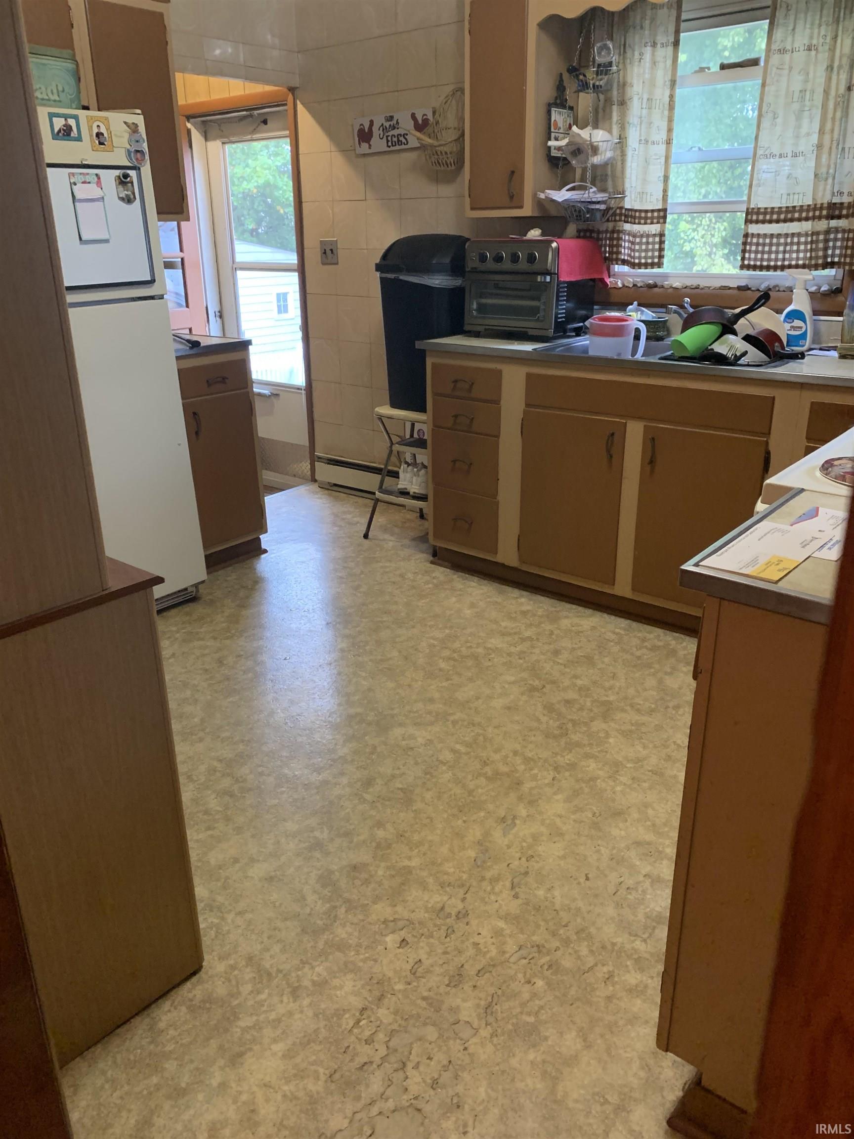 530 West Spring Street Bloomfield, IN 47424 - Photo 2 of 8