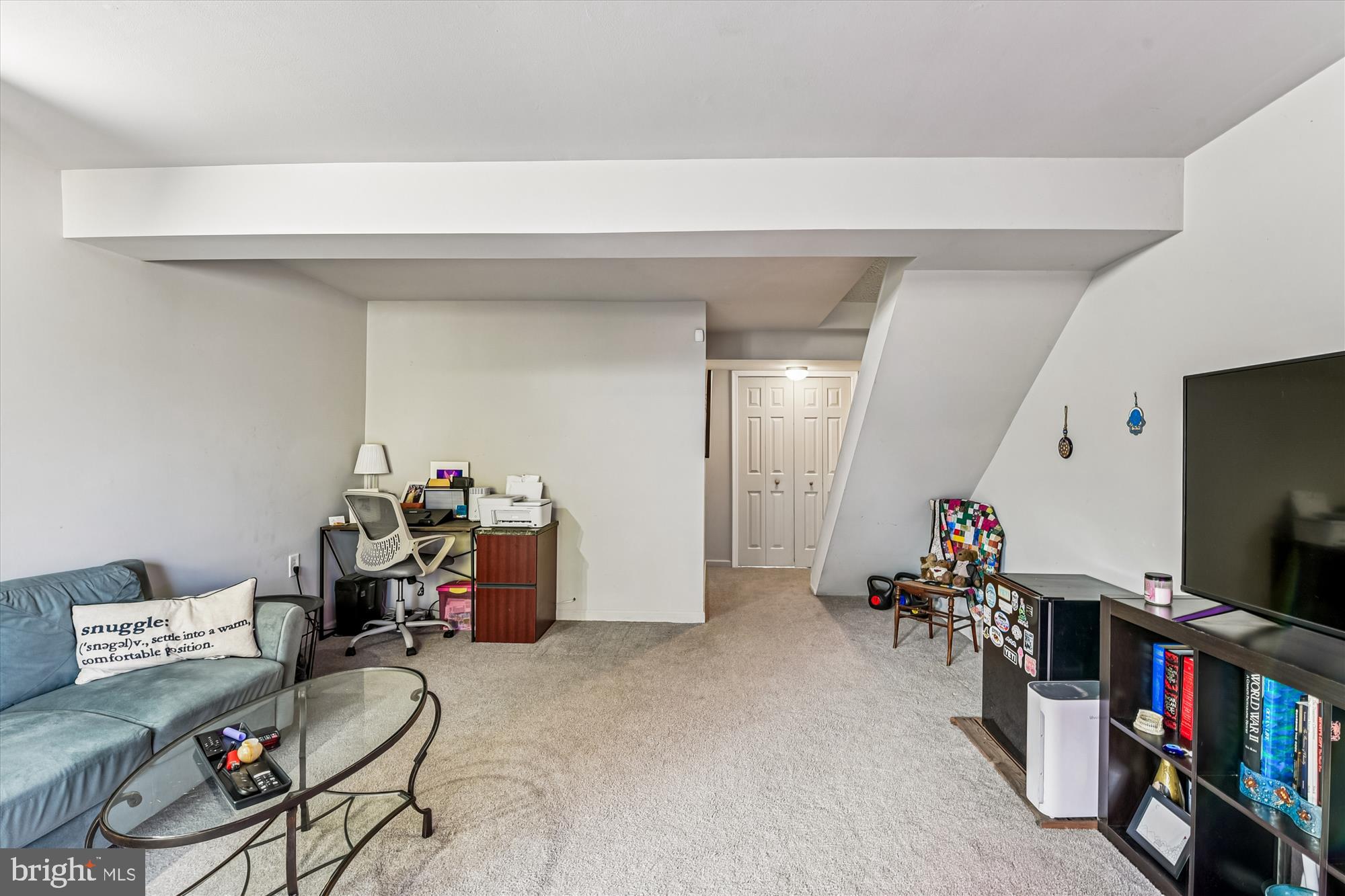 25 Stillwood Circle Nottingham, MD 21236 - Photo 20 of 21 a living room with furniture and a flat screen tv