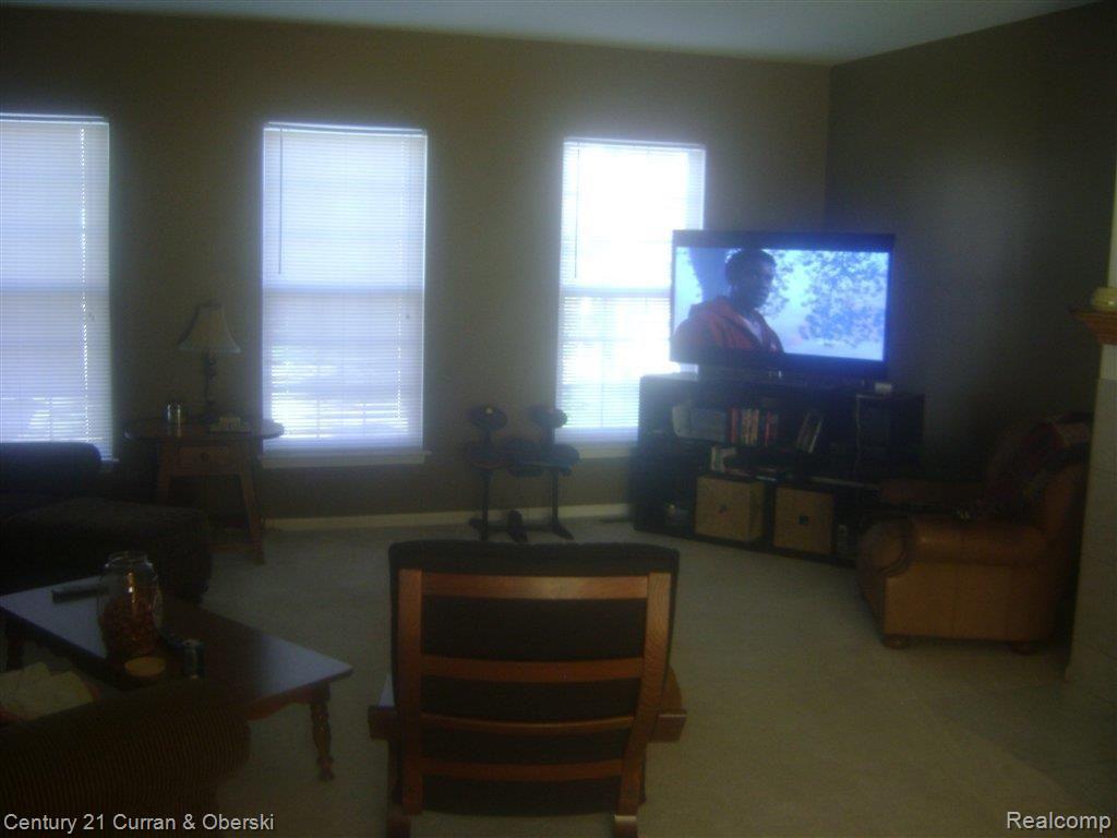 646 Cherry Orchard Road Canton, MI 48188 - Photo 8 of 13 Picture 085.jpg