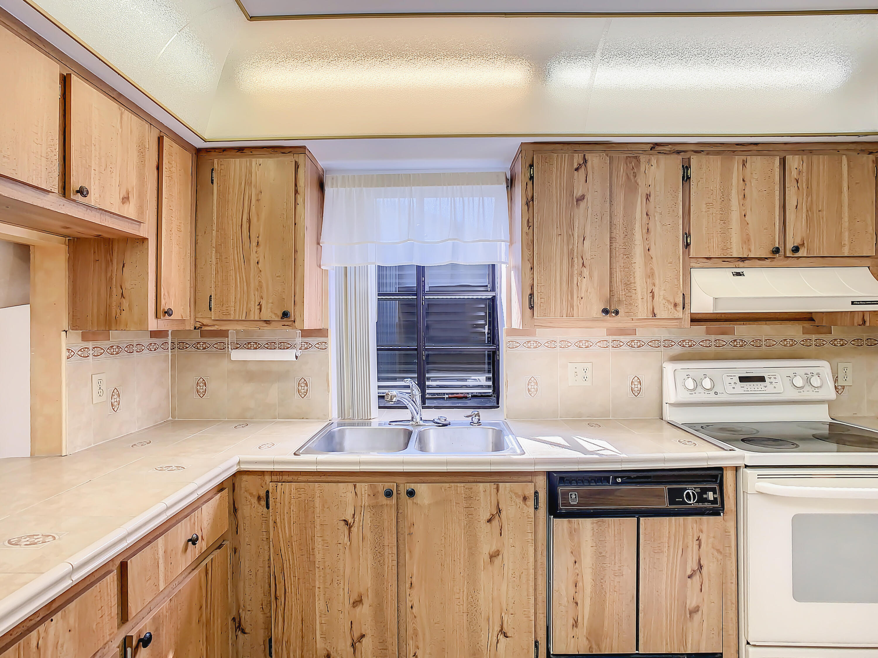 11 Ridge Pointe Drive, Unit D Boynton Beach, FL 33435 - Photo 6 of 26 11 Ridge Pointe Drive #D-18