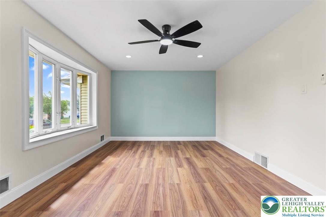 1903 Stonington Road Bethlehem, PA 18018 - Photo 3 of 34 Living room - new laminate flooring, new lighting,