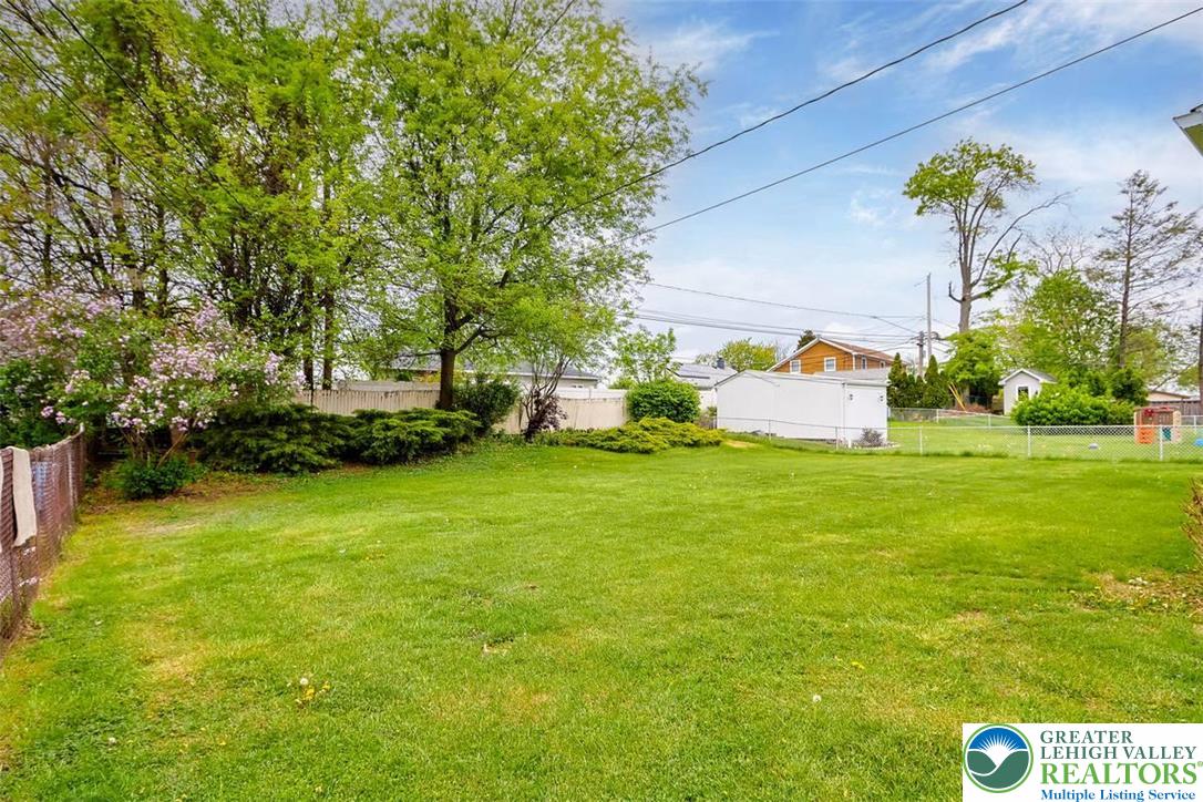 1903 Stonington Road Bethlehem, PA 18018 - Photo 31 of 34 Spacious yard!