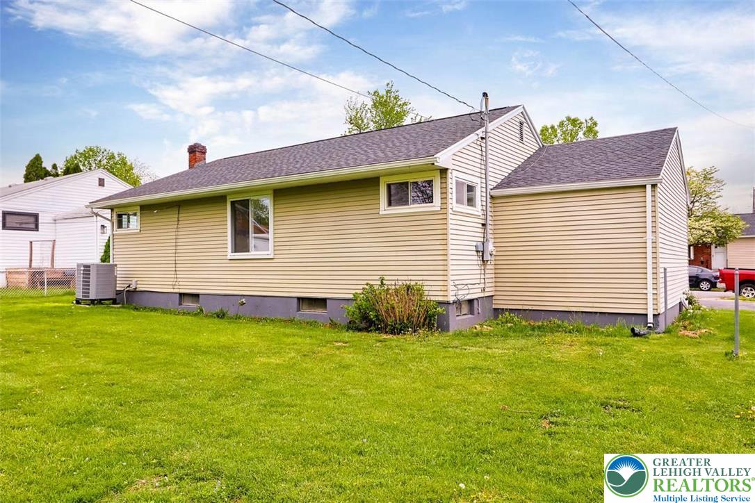 1903 Stonington Road Bethlehem, PA 18018 - Photo 33 of 34 Spacious yard!