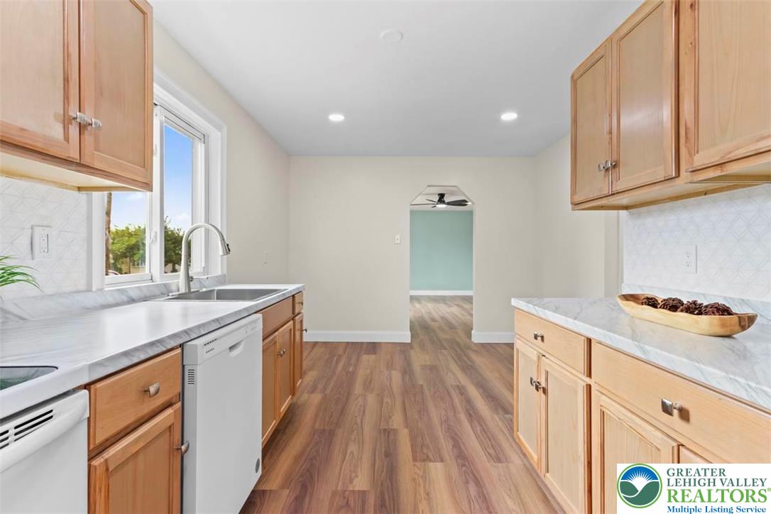 1903 Stonington Road Bethlehem, PA 18018 - Photo 7 of 34 Gorgeous kitchen! Fresh and bright! new flooring,