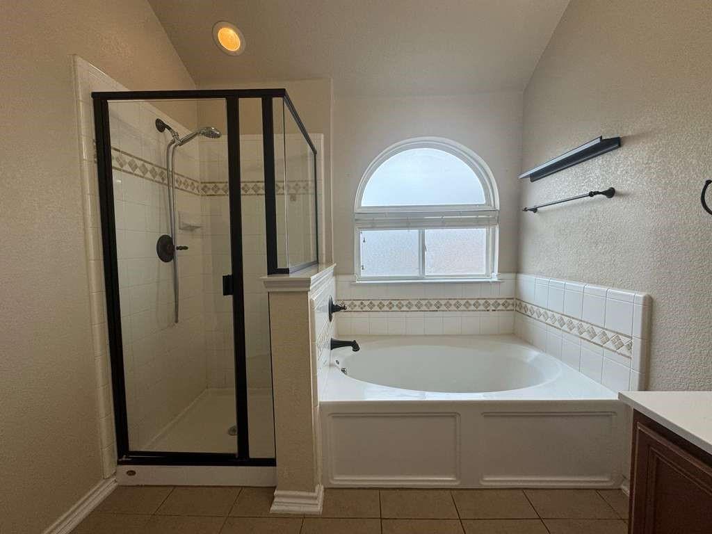 5820 Stone Mountain Road The Colony, TX 75056 - Photo 18 of 27 a bathroom with a bathtub and a shower