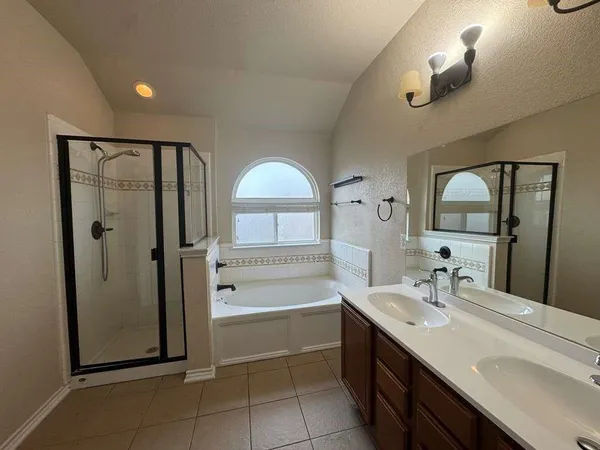 $2,300 | 5820 Stone Mountain Road, The Colony, TX 75056