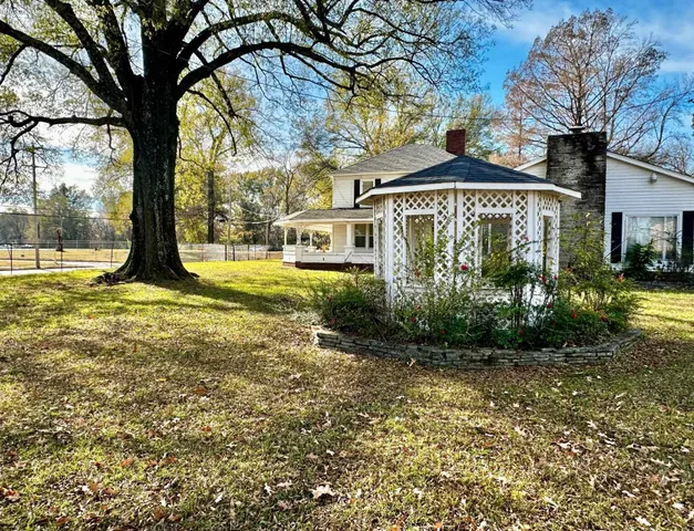 a view of house with trees in the background