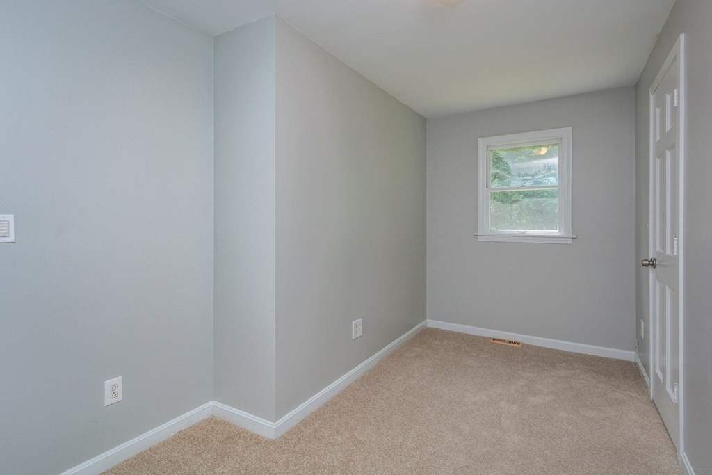 65 Carter Road Worcester, MA 01609 - Photo 13 of 21 Gallery Image 13