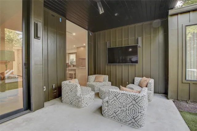 a view of a yard with furniture