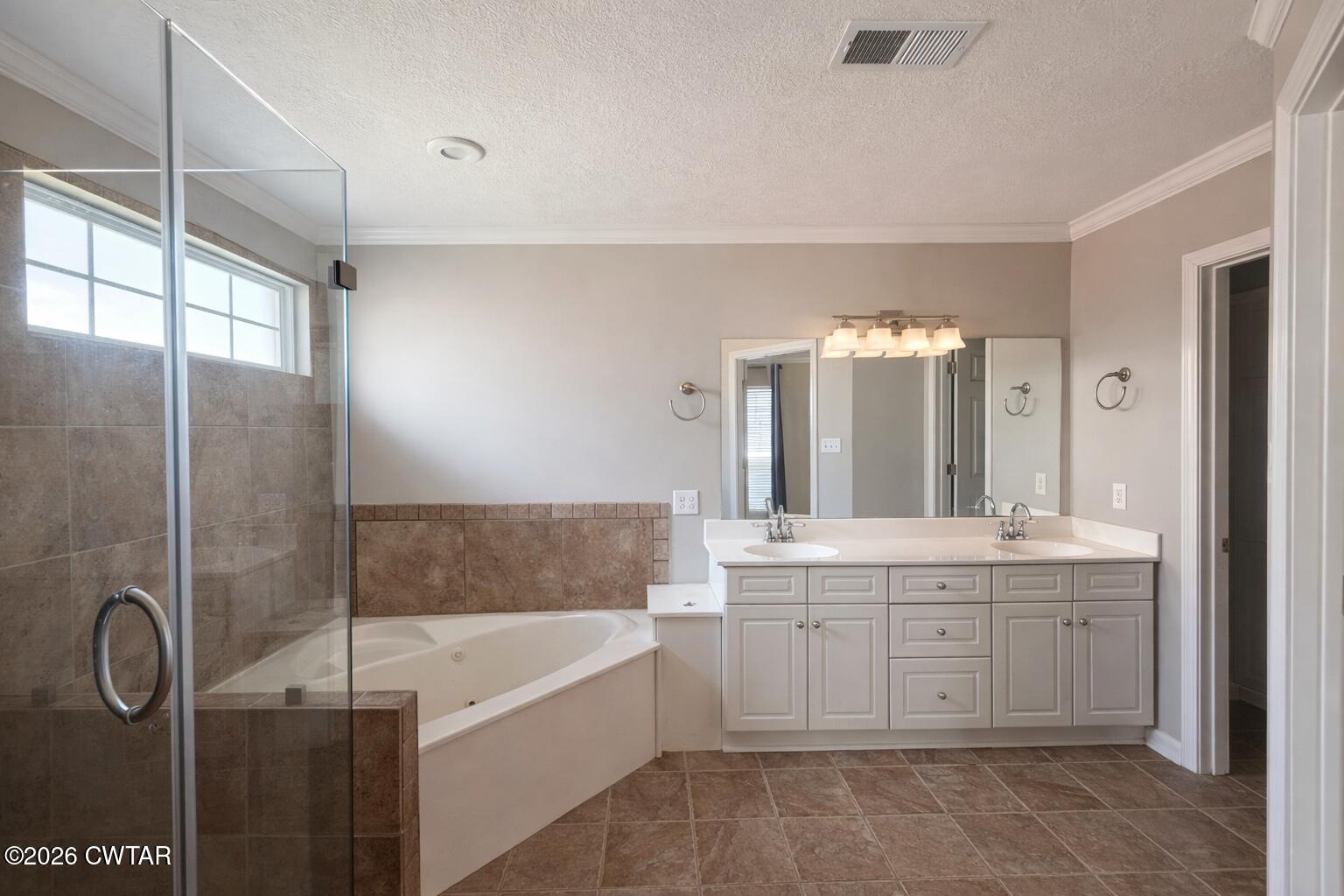 237 Executive Drive Jackson, TN 38305 - Photo 11 of 15 237 Executive Master Bath