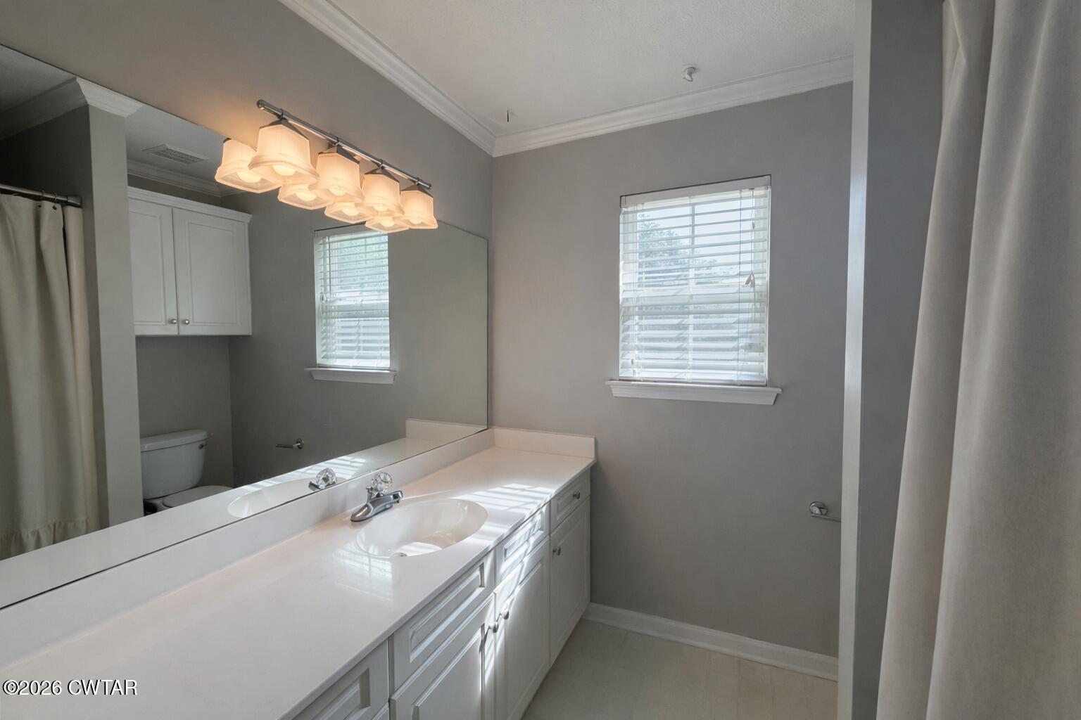 237 Executive Drive Jackson, TN 38305 - Photo 14 of 15 237 Executive Main Bathroom