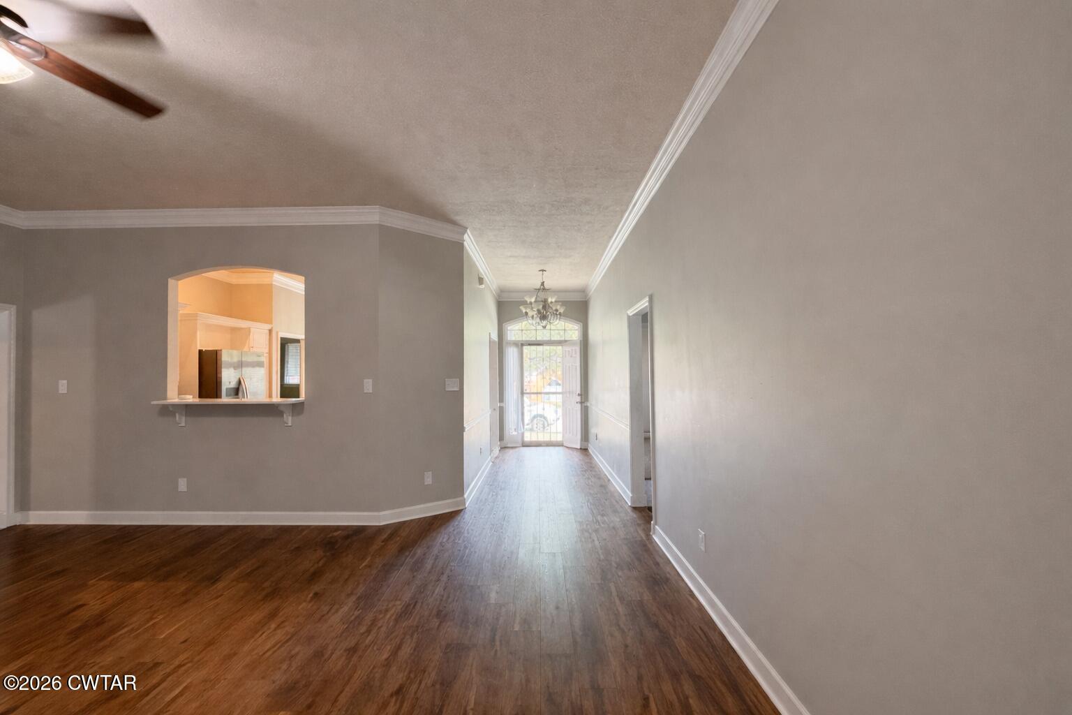 237 Executive Drive Jackson, TN 38305 - Photo 2 of 15 237 Executive Foyer