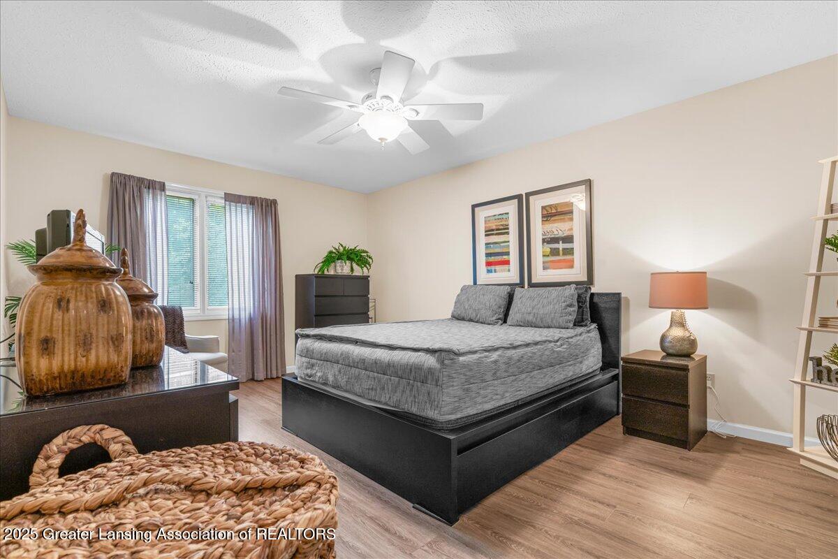 6923 Spring Tree Lane, Unit 143 Lansing, MI 48917 - Photo 24 of 49 Owner's Suite