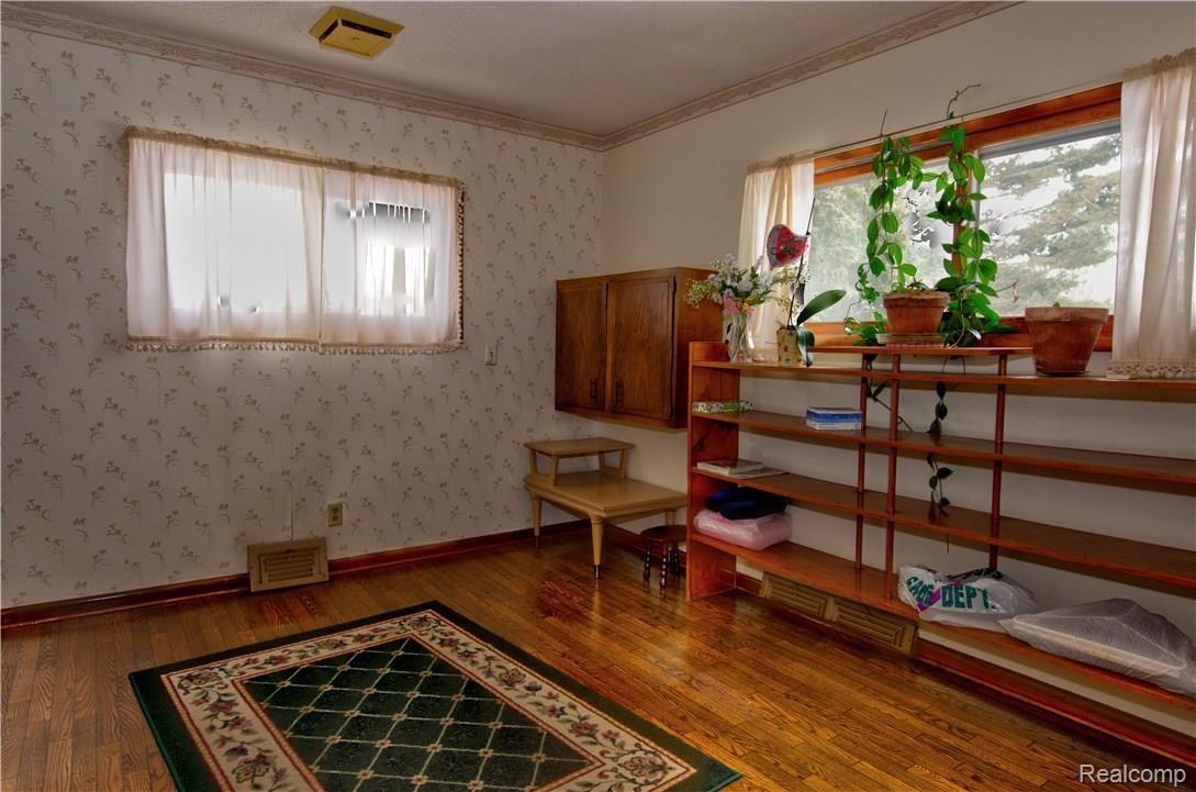 6107 East River Road Flushing, MI 48433 - Photo 6 of 23 DSC_5805_6_7.jpg